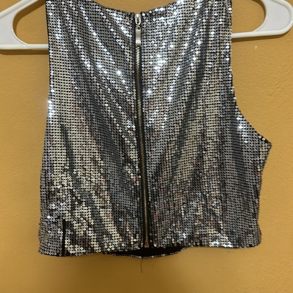 Top - Picture 2 of 2